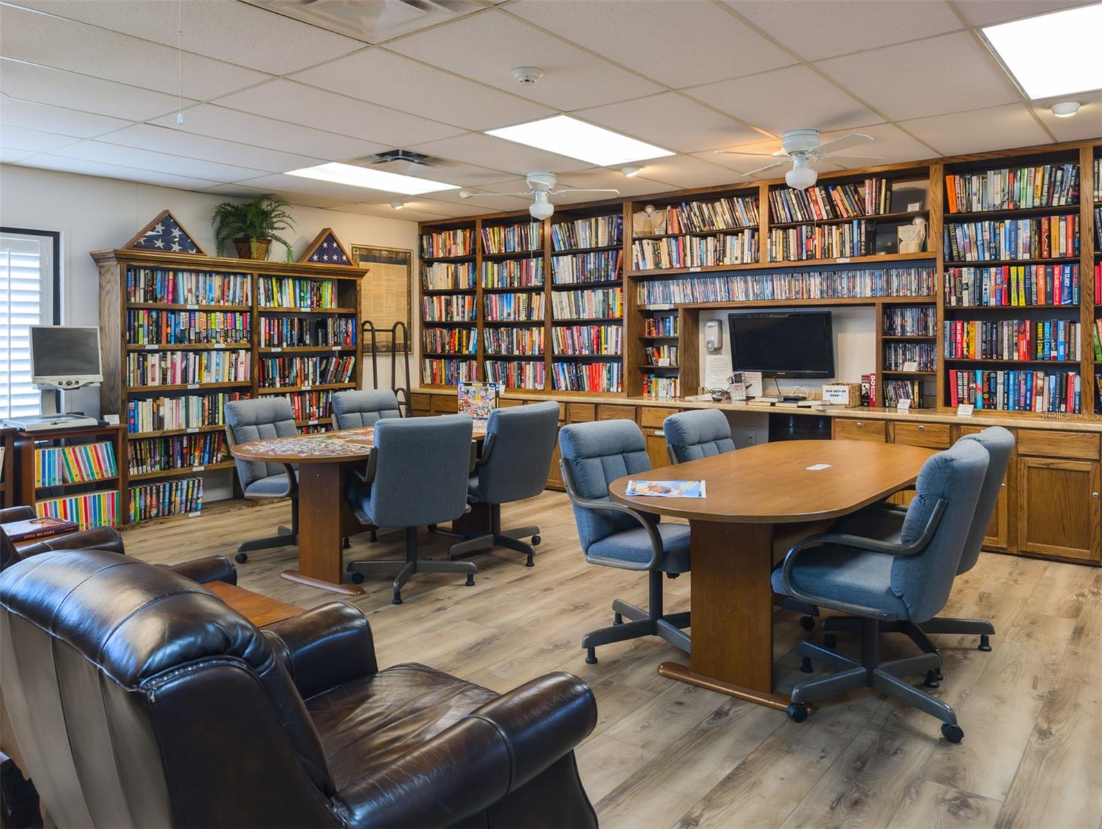 Large Library for residents