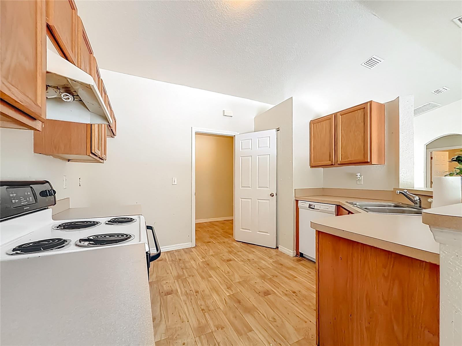 50 MALAUKA PASS CRSE, OCKLAWAHA, FL, 32179