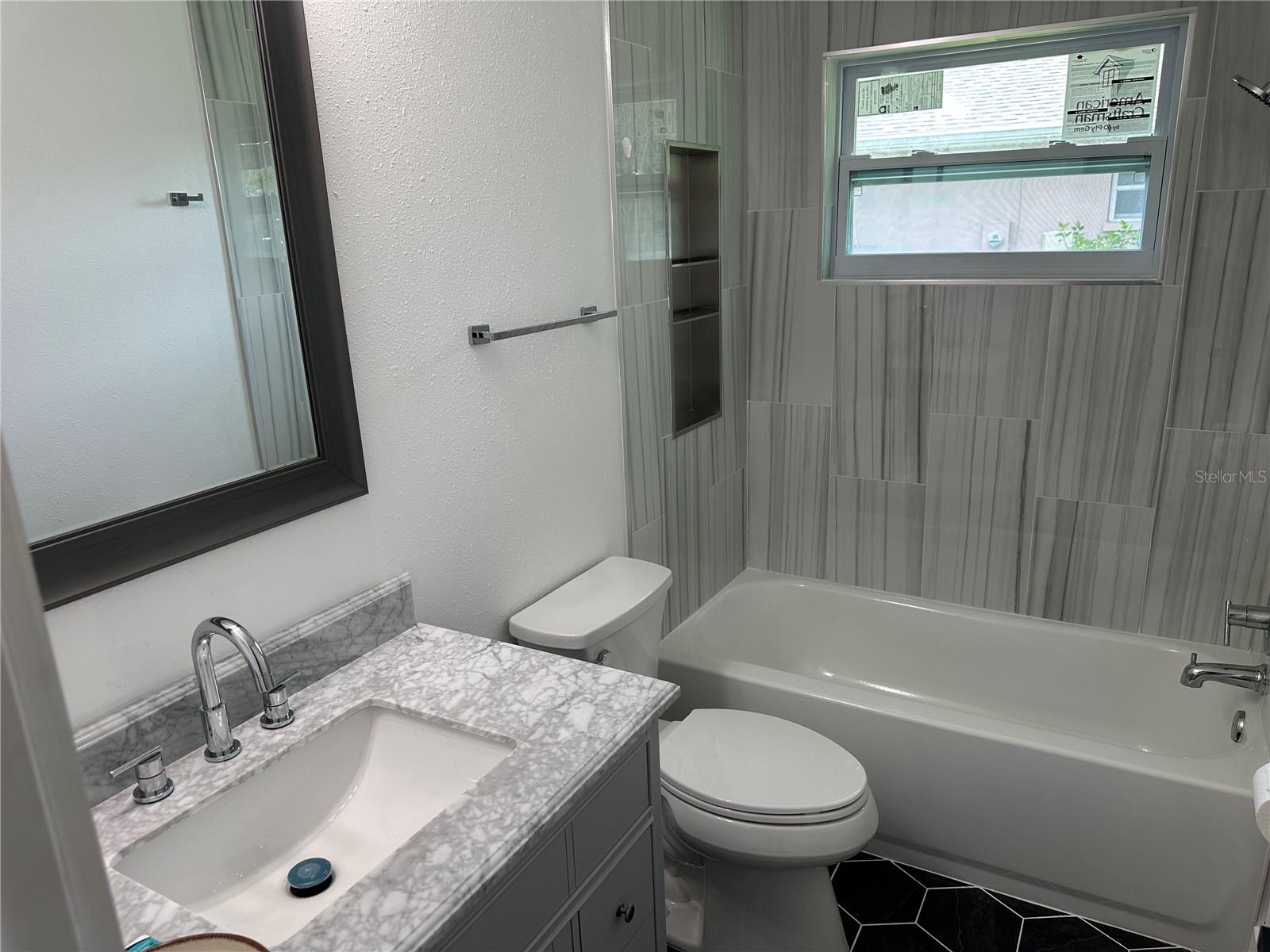 8808 44TH AVENUE DR W, BRADENTON, FL, 34210
