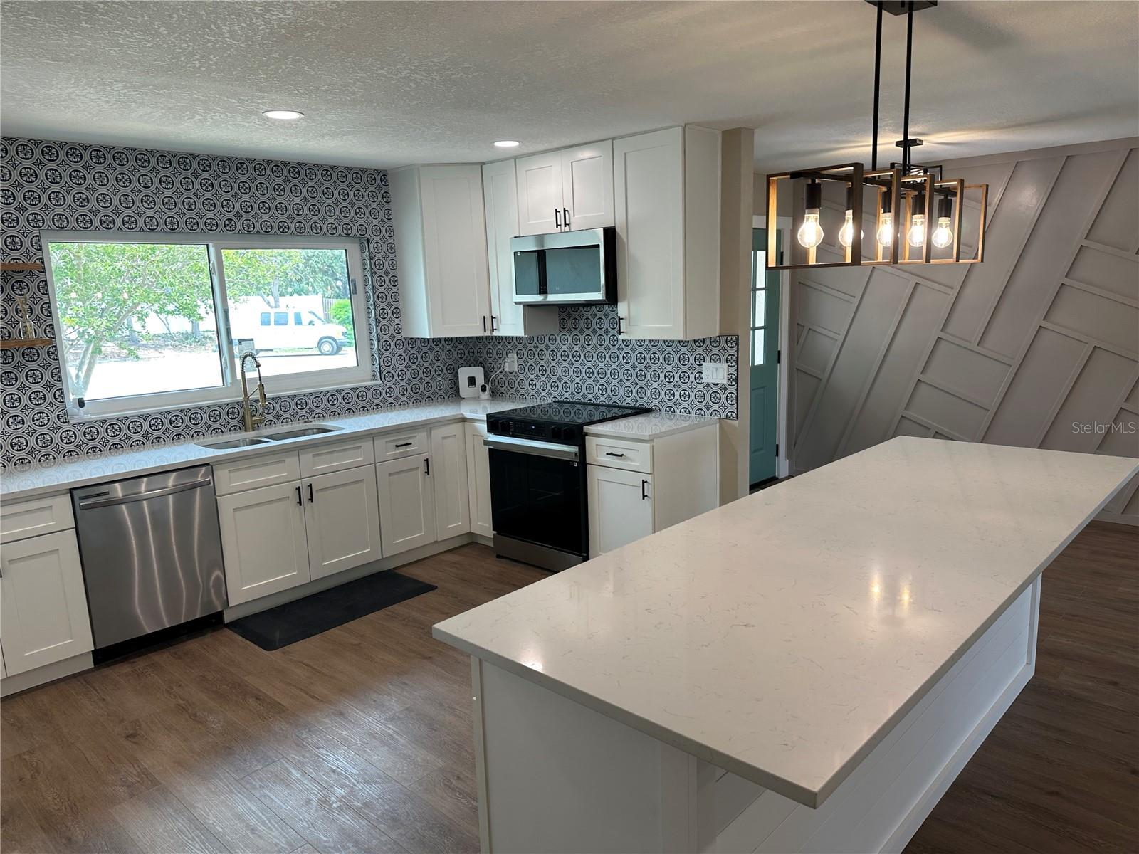 8808 44TH AVENUE DR W, BRADENTON, FL, 34210