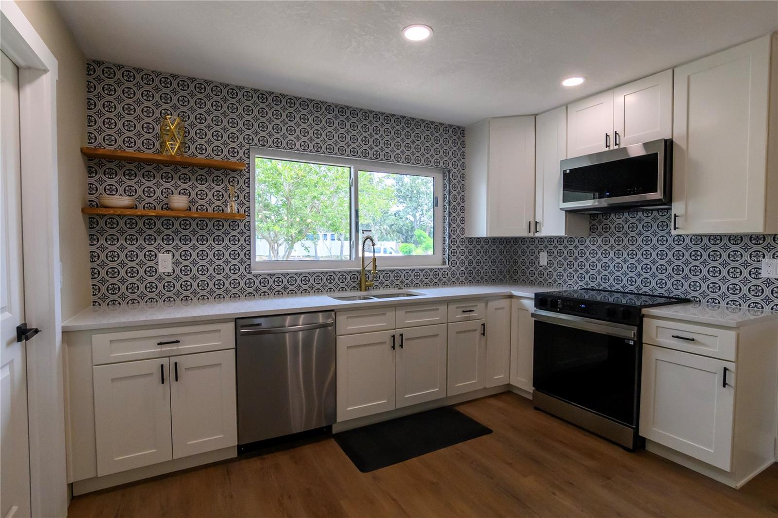 8808 44TH AVENUE DR W, BRADENTON, FL, 34210
