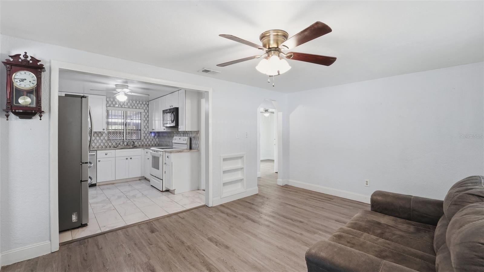 8 ANGELES RD, DEBARY, FL, 32713