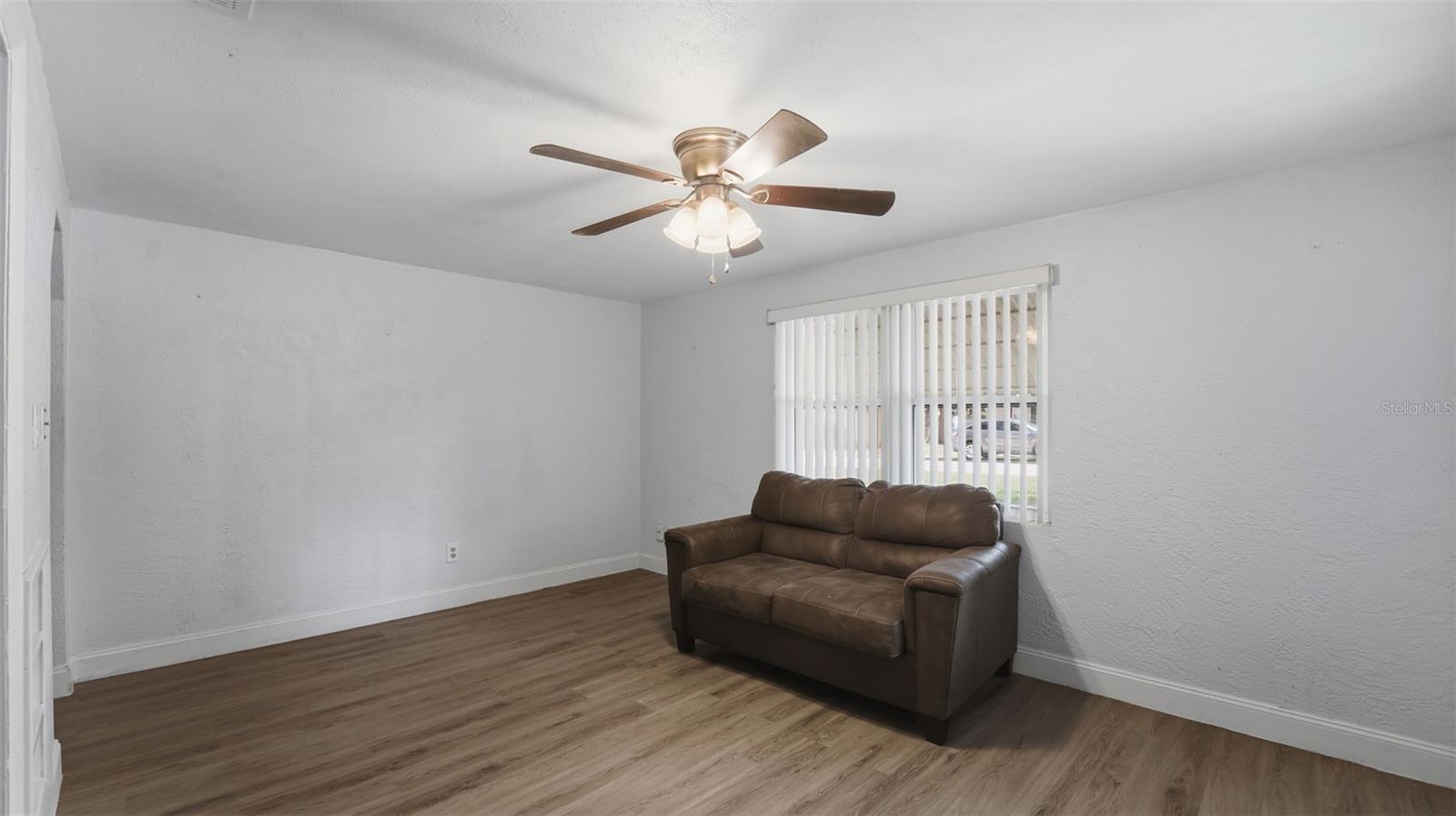 8 ANGELES RD, DEBARY, FL, 32713