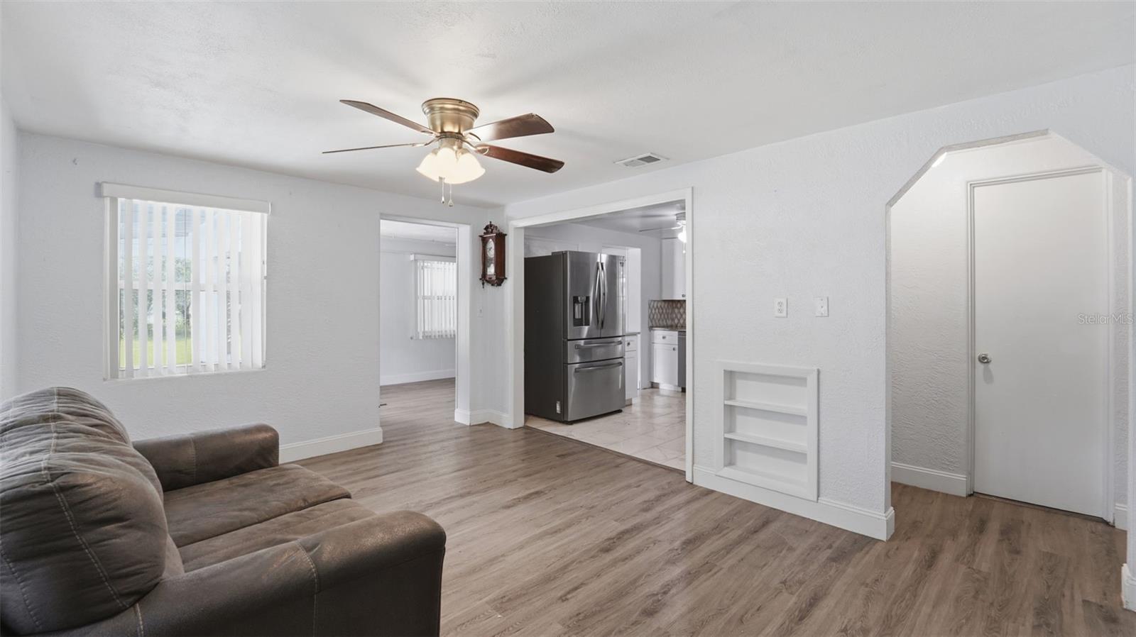 8 ANGELES RD, DEBARY, FL, 32713