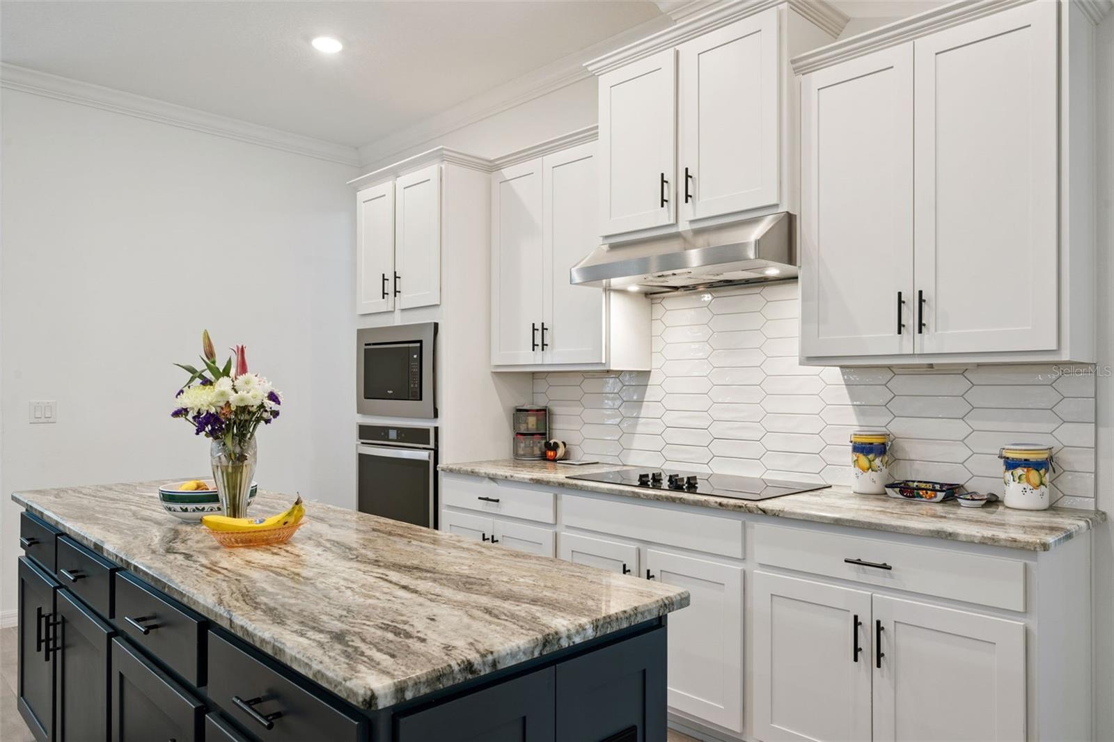 16816 LAKEMONT AVE, MONTVERDE, FL, 34756