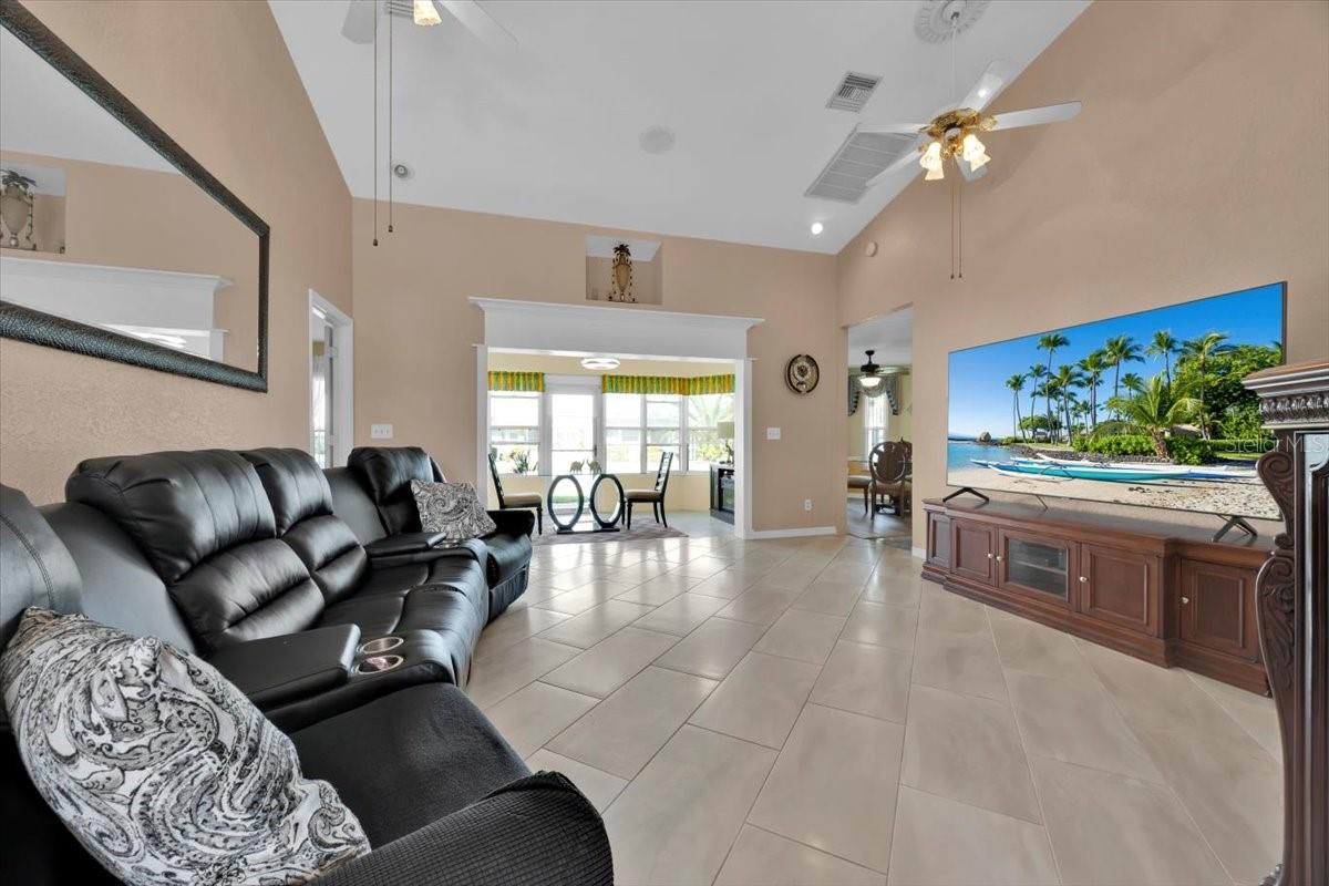 543 CLUBHILL DR, HAINES CITY, FL, 33844