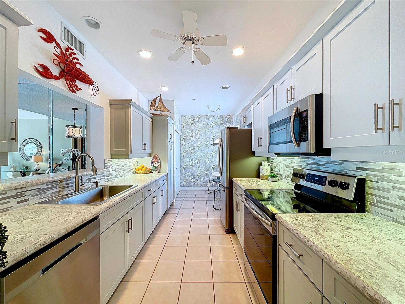 7 ISLAND PARK PL #204, DUNEDIN, FL, 34698