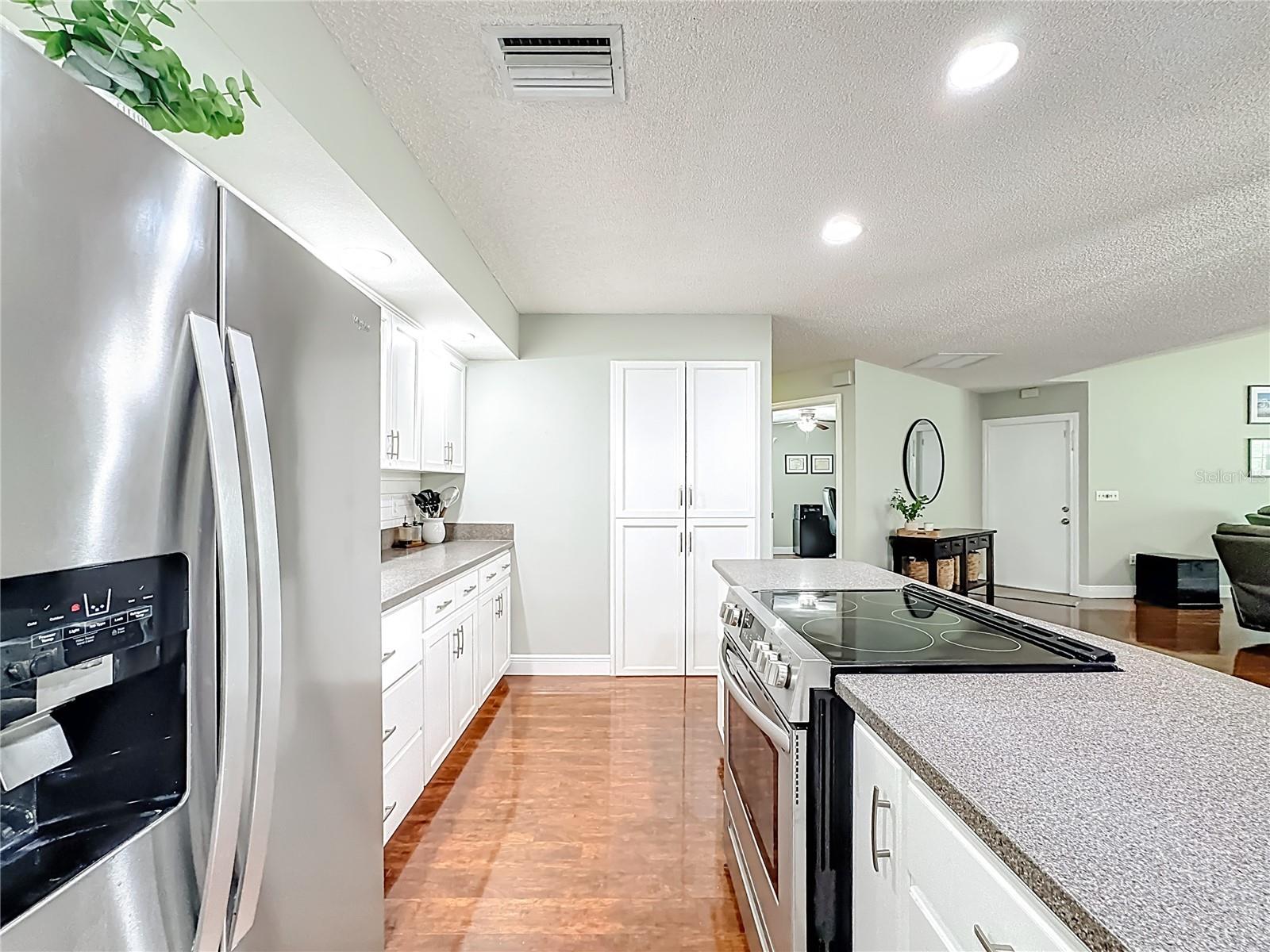 916 87TH ST NW, BRADENTON, FL, 34209