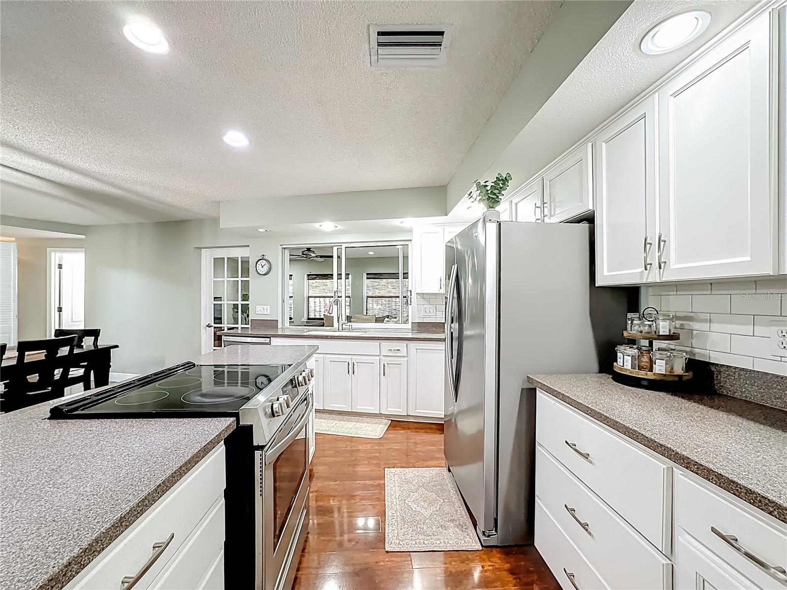 916 87TH ST NW, BRADENTON, FL, 34209