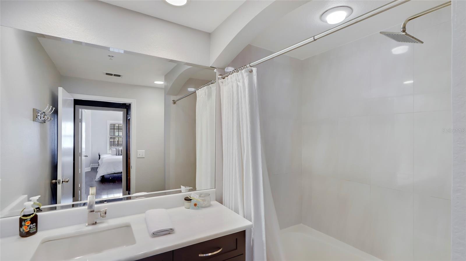 200 4TH AVE S #329, ST PETERSBURG, FL, 33701