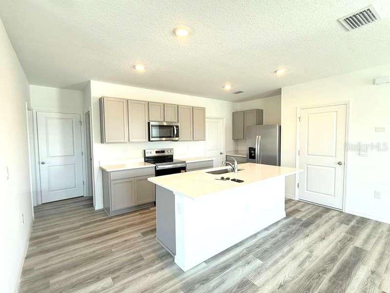 32893 OSPREY PEAK WAY, SAN ANTONIO, FL, 33576