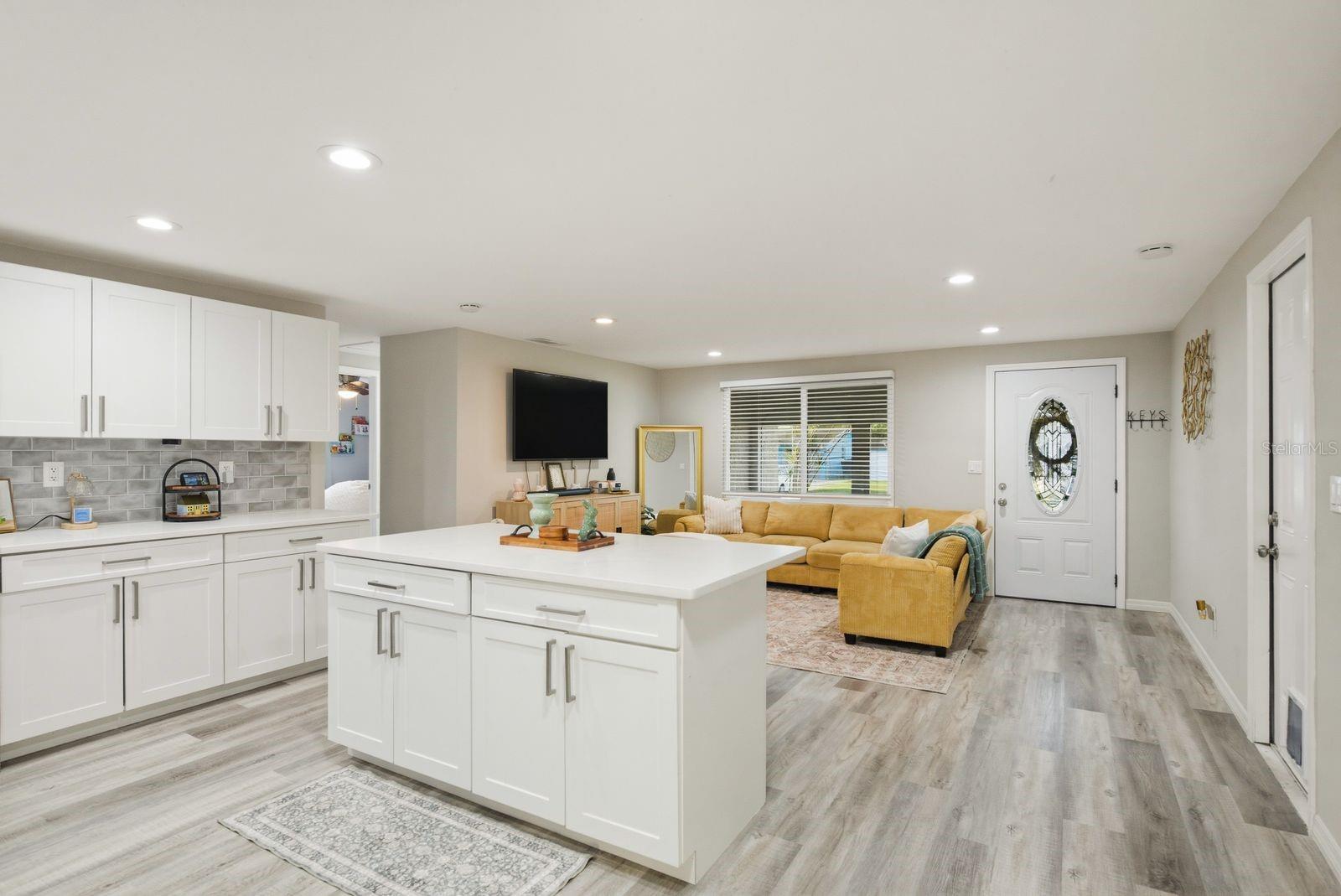 8373 76TH AVE, SEMINOLE, FL, 33777