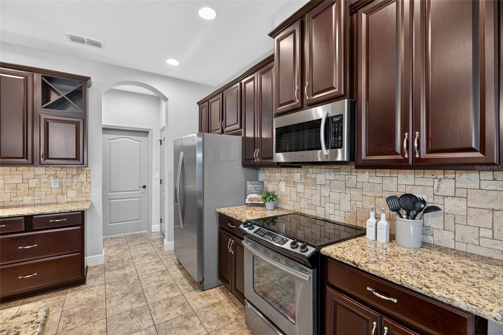 143 GRANDE VILLA DR, LUTZ, FL, 33548
