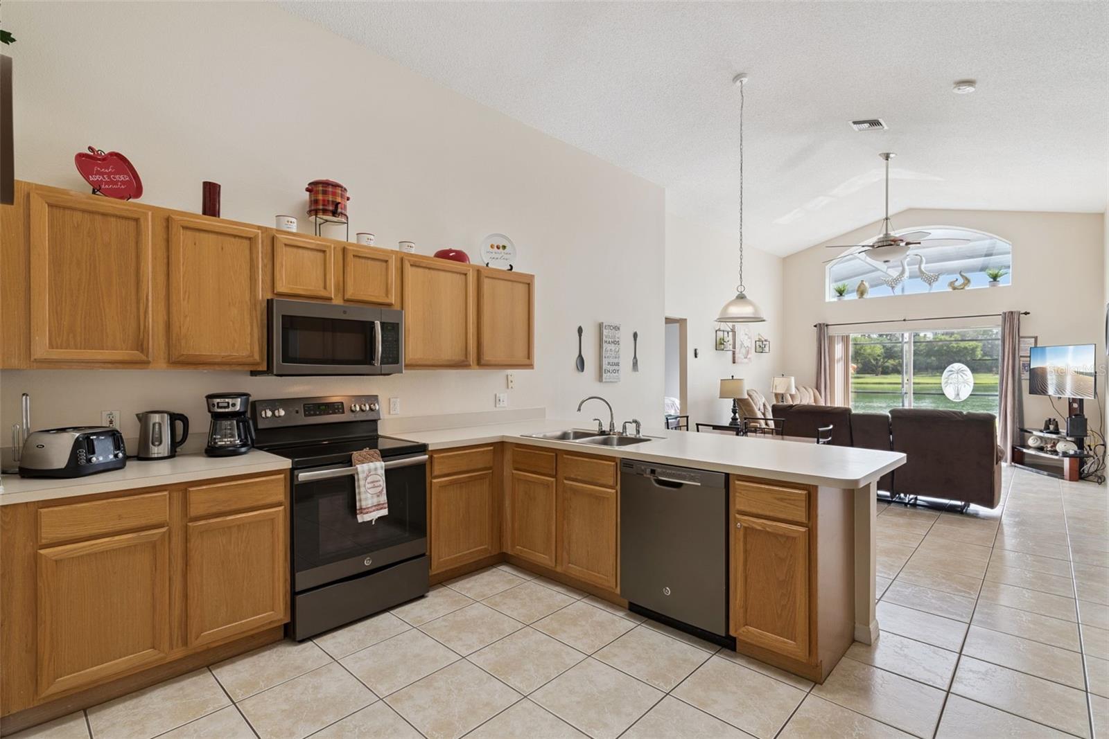 967 LAKE BERKLEY DR, KISSIMMEE, FL, 34746