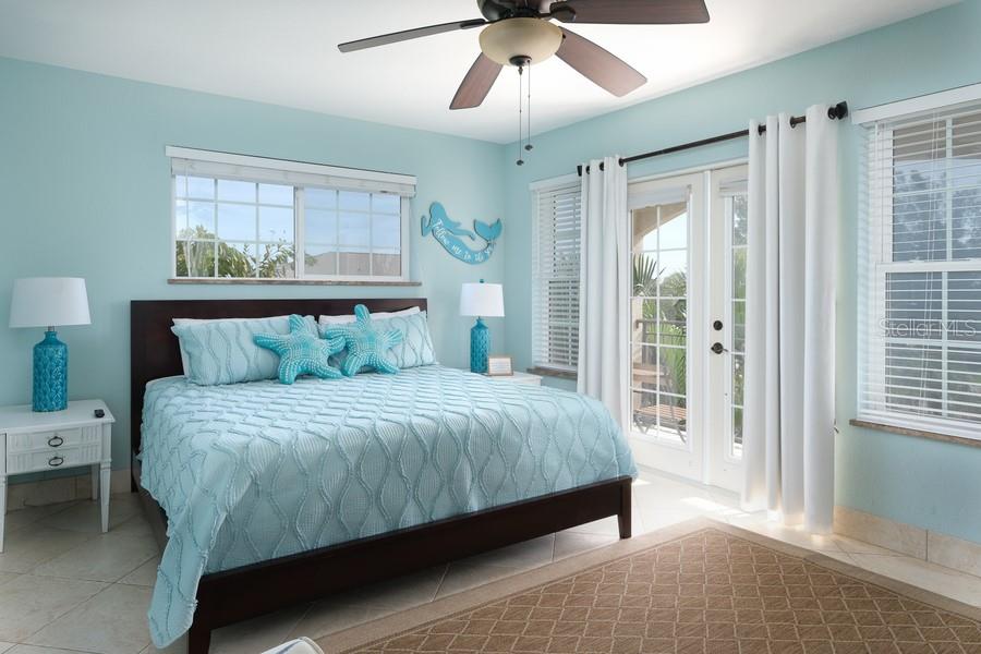 4118 5TH AVE, HOLMES BEACH, FL, 34217