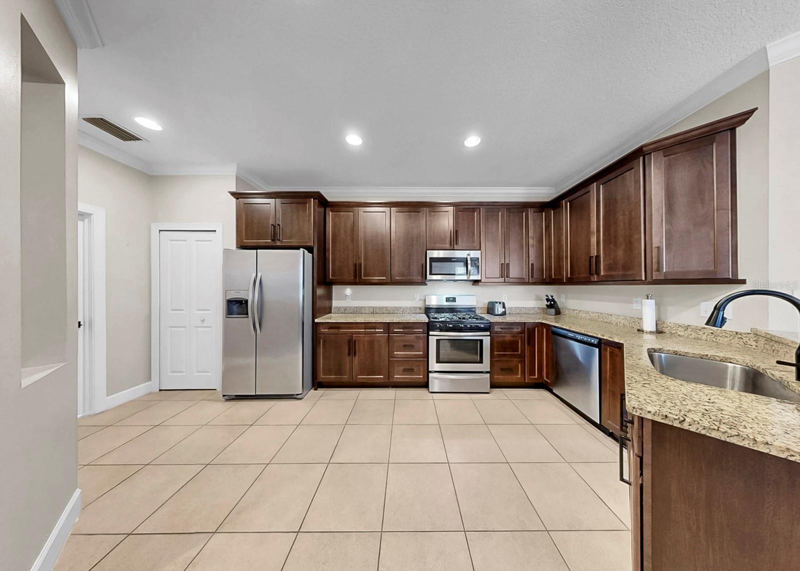 15748 PHOEBE PARK AVE, LITHIA, FL, 33547
