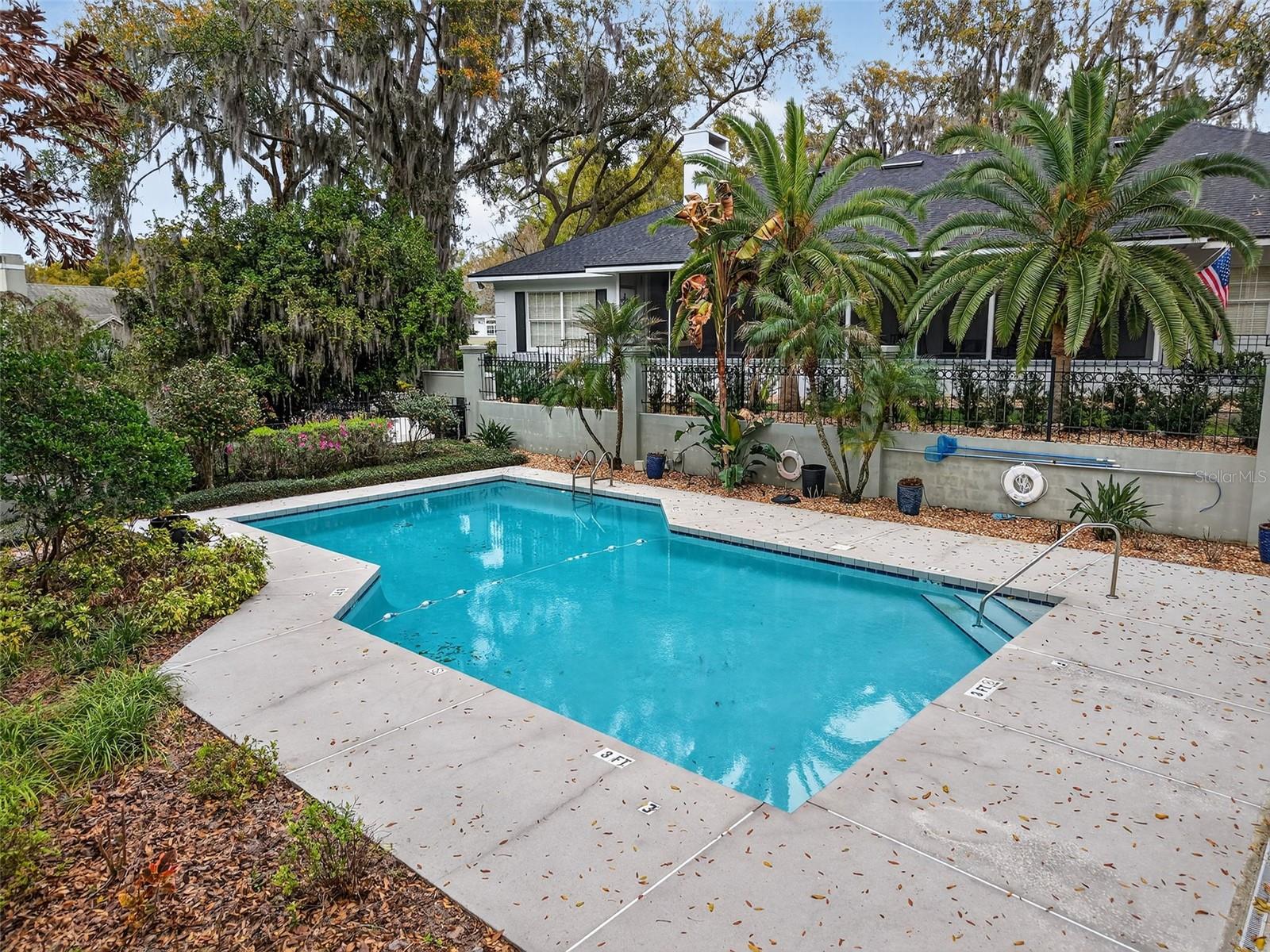 621 HIGH POINT DR, MOUNT DORA, FL, 32757