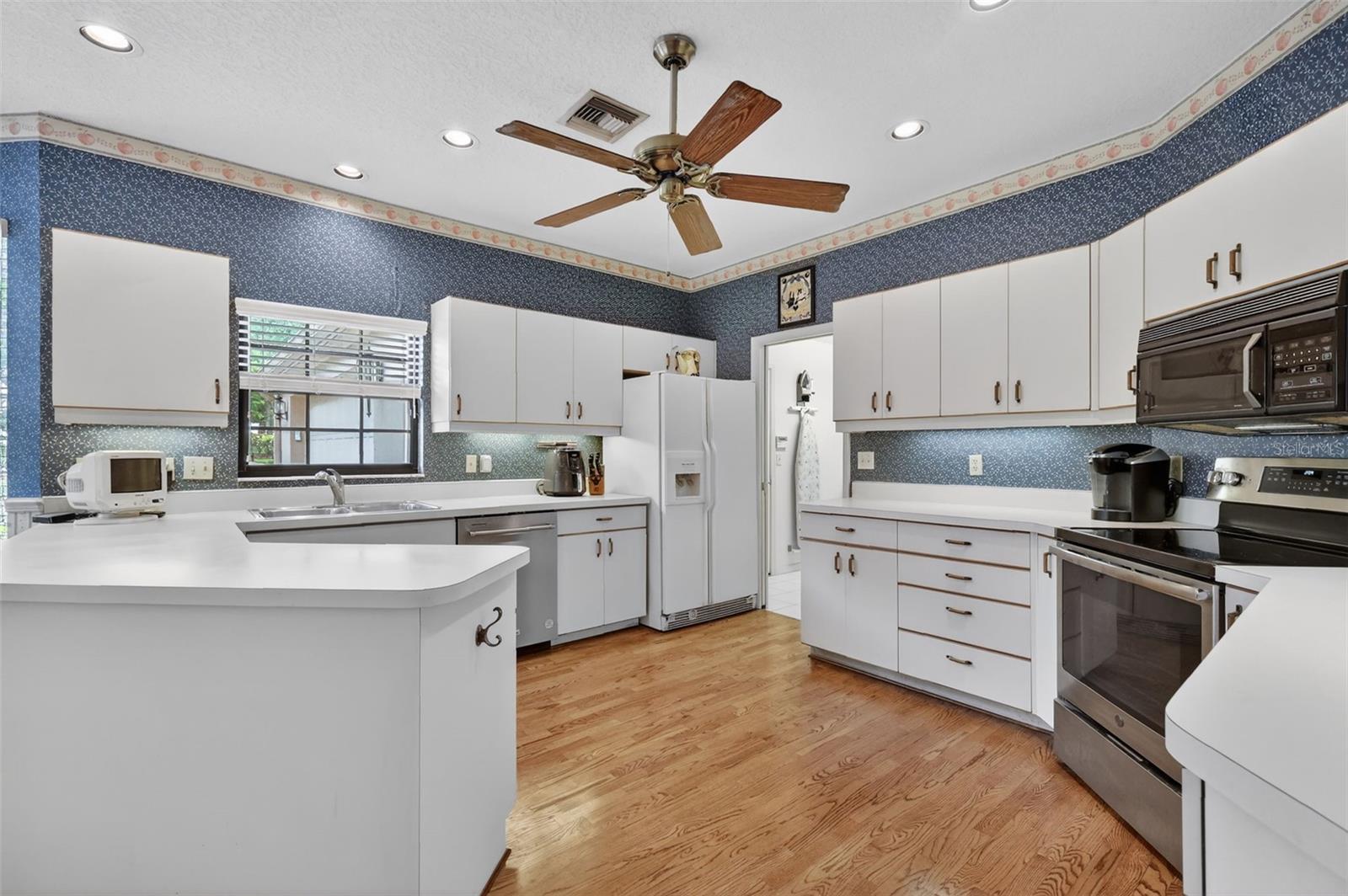 621 HIGH POINT DR, MOUNT DORA, FL, 32757