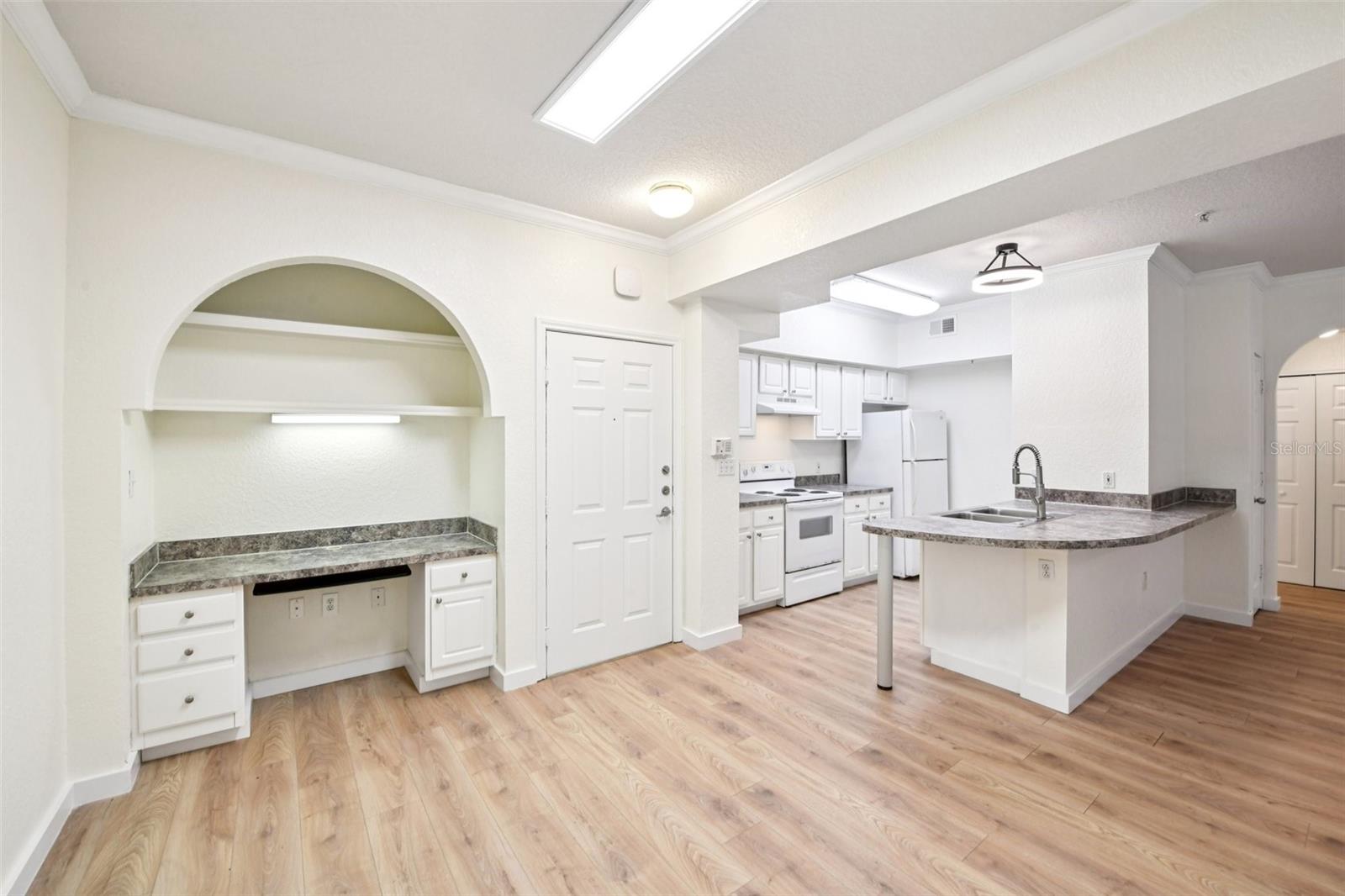 911 N ORANGE AVE #101, ORLANDO, FL, 32801
