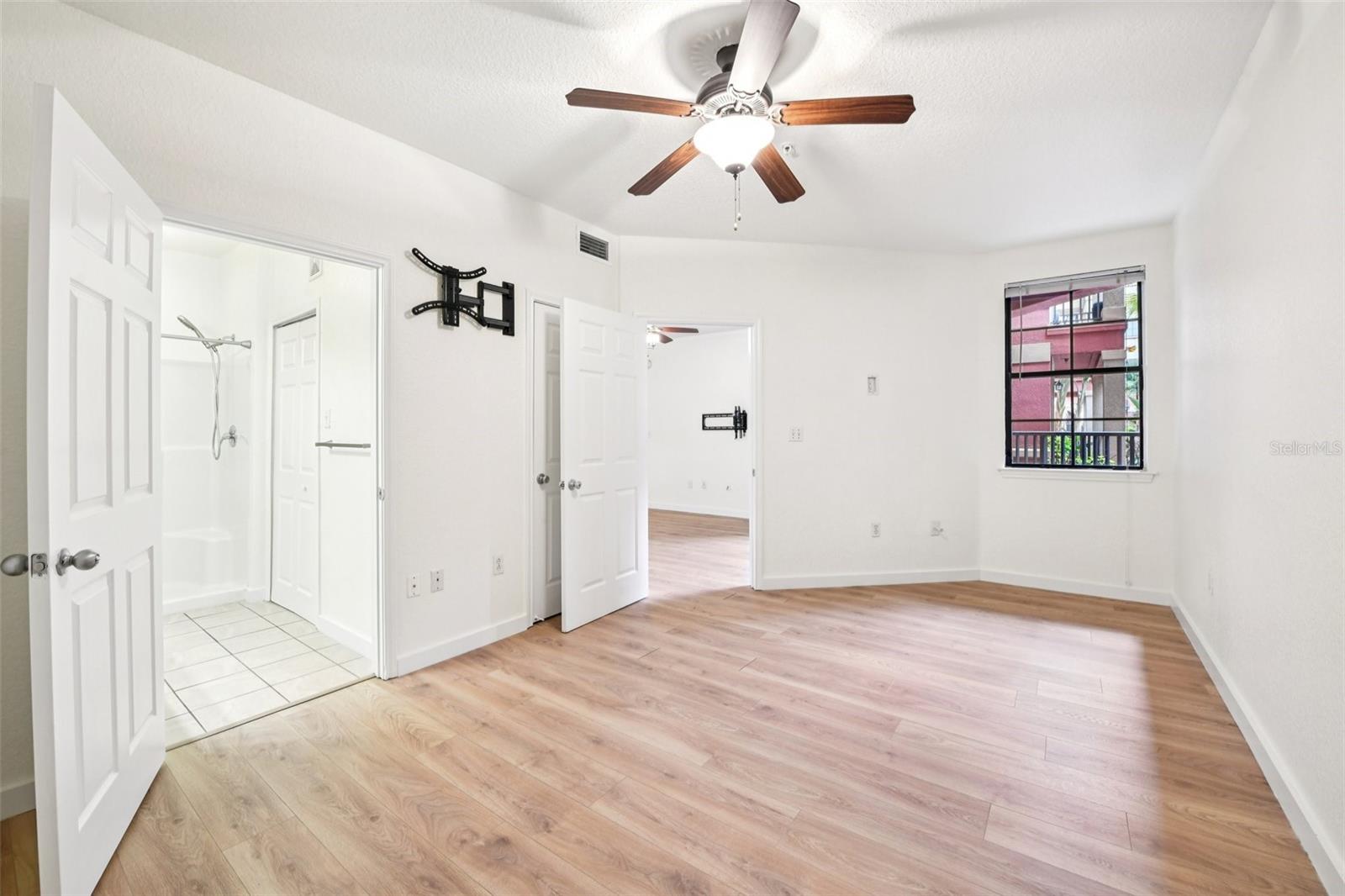 911 N ORANGE AVE #101, ORLANDO, FL, 32801