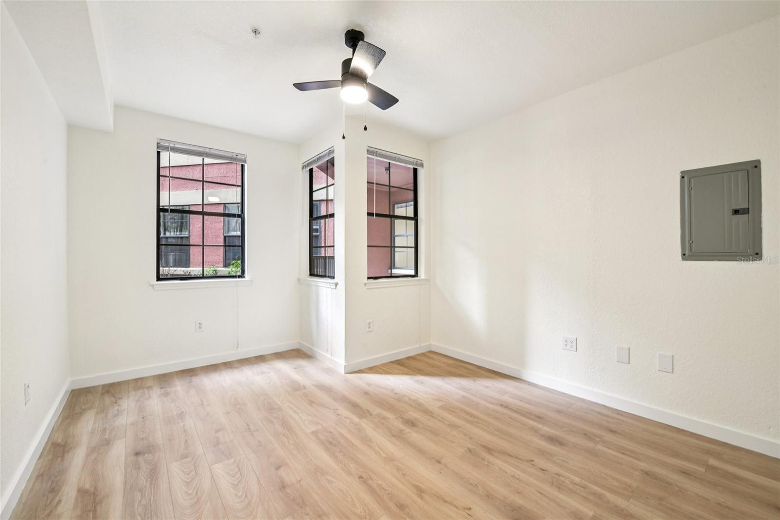 911 N ORANGE AVE #101, ORLANDO, FL, 32801