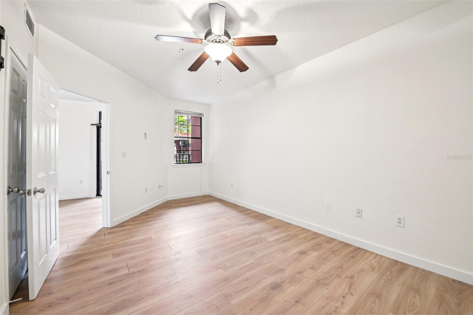911 N ORANGE AVE #101, ORLANDO, FL, 32801