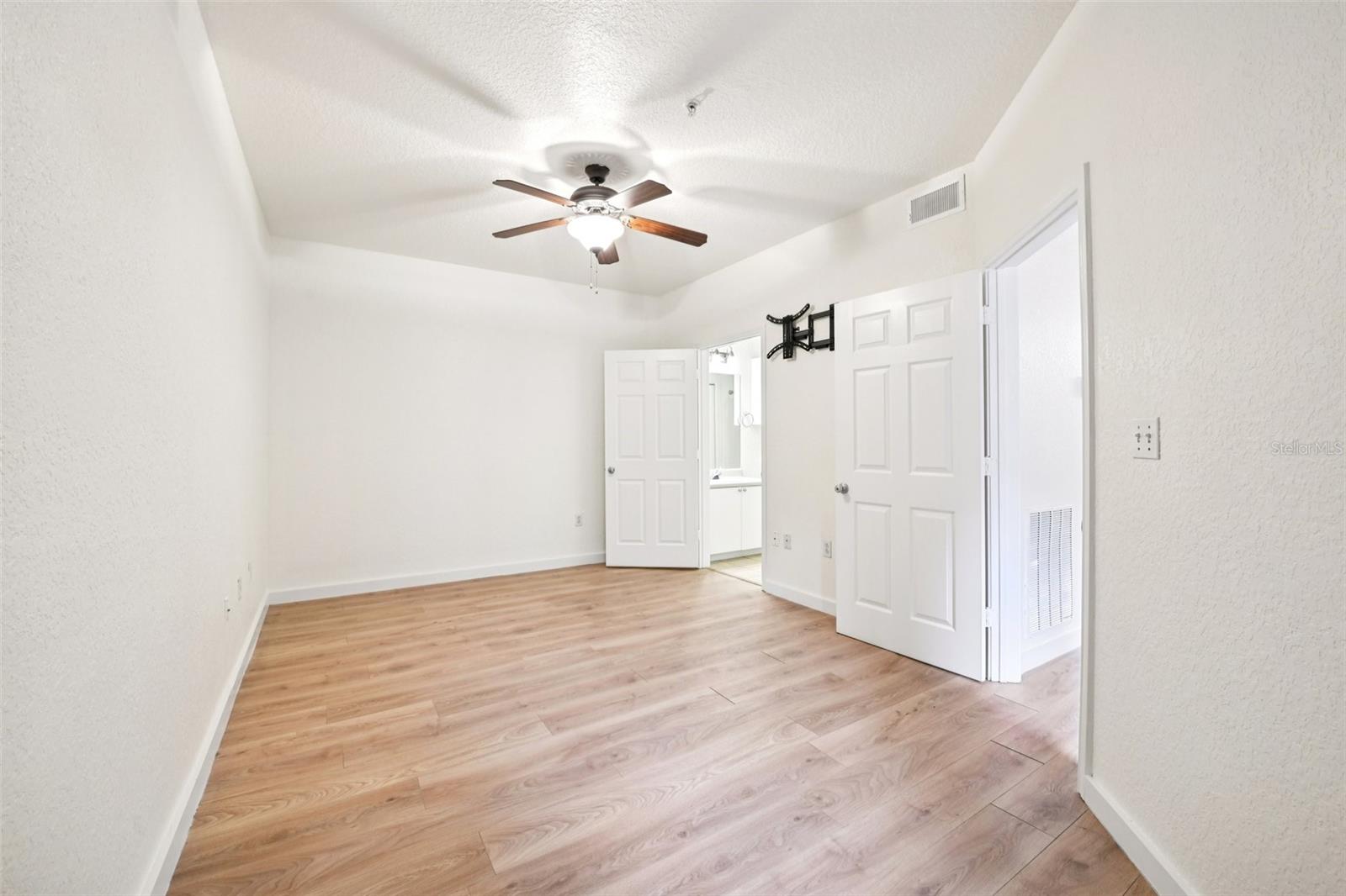 911 N ORANGE AVE #101, ORLANDO, FL, 32801