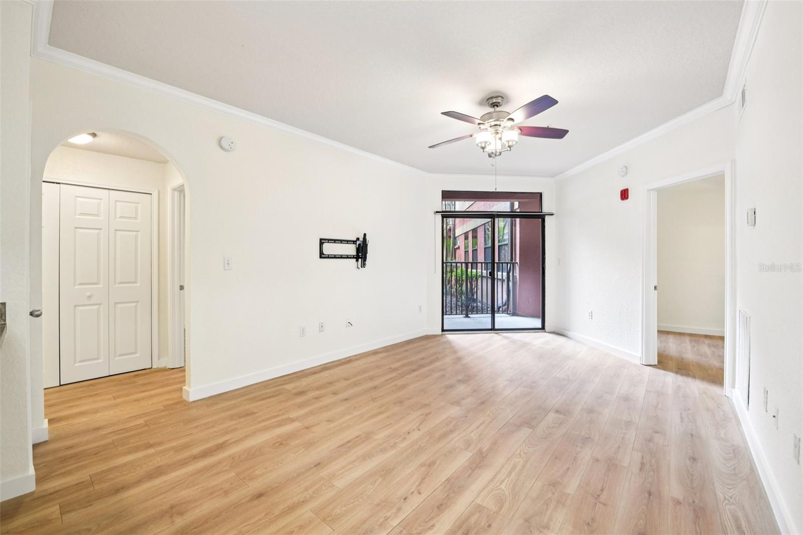 911 N ORANGE AVE #101, ORLANDO, FL, 32801