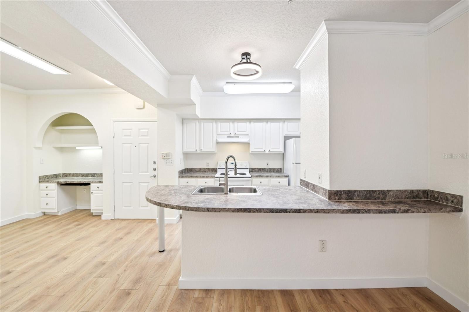 911 N ORANGE AVE #101, ORLANDO, FL, 32801