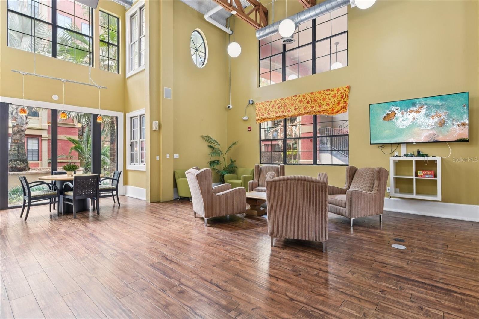 911 N ORANGE AVE #101, ORLANDO, FL, 32801