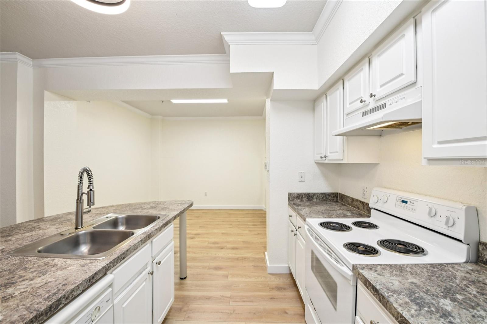 911 N ORANGE AVE #101, ORLANDO, FL, 32801