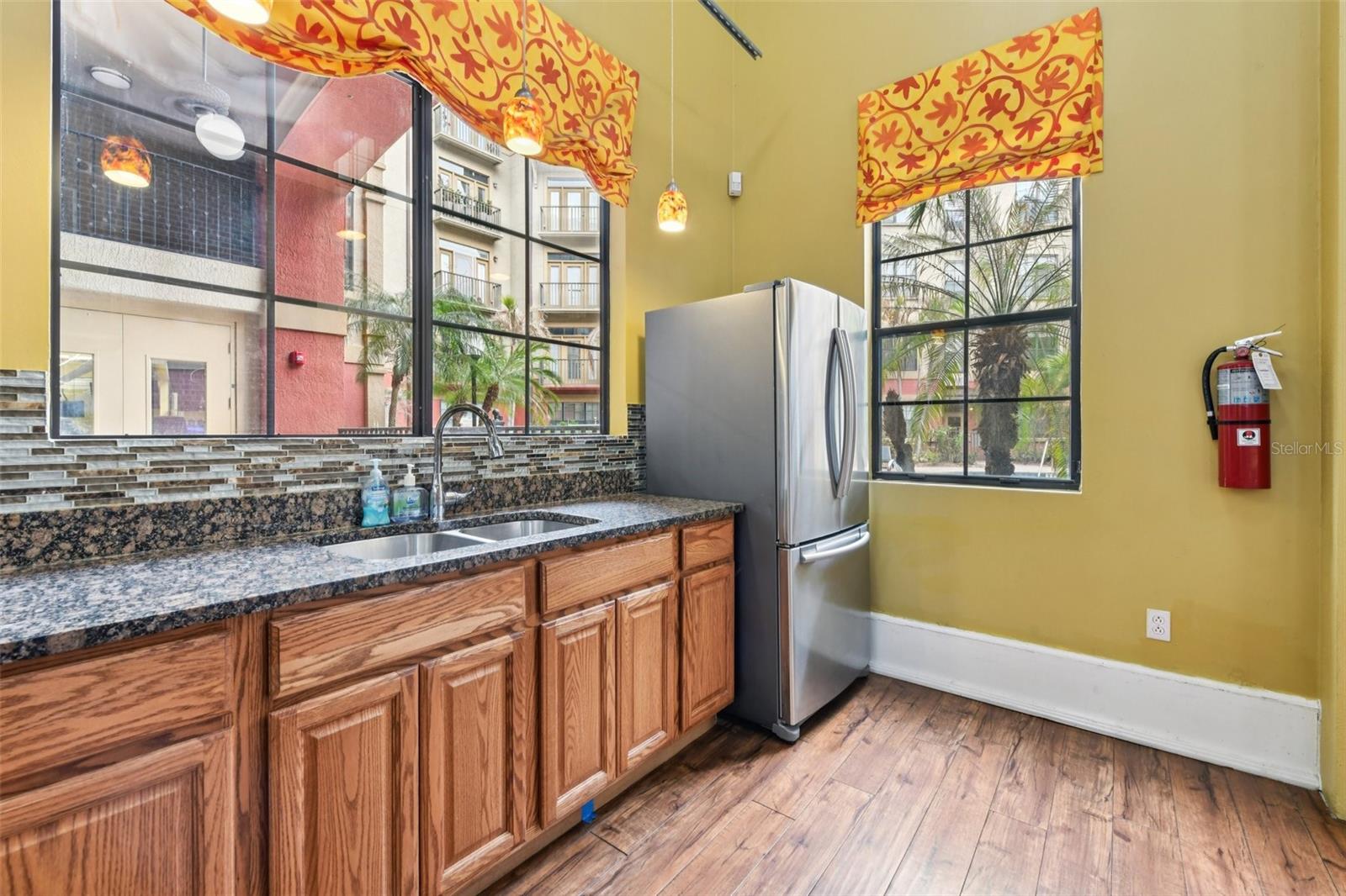 911 N ORANGE AVE #101, ORLANDO, FL, 32801