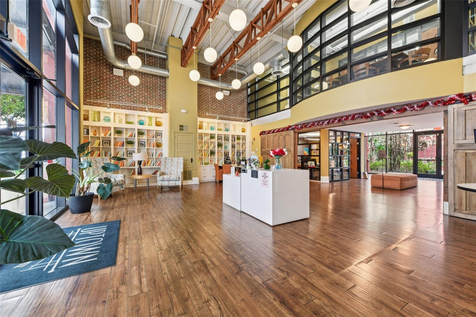 911 N ORANGE AVE #101, ORLANDO, FL, 32801