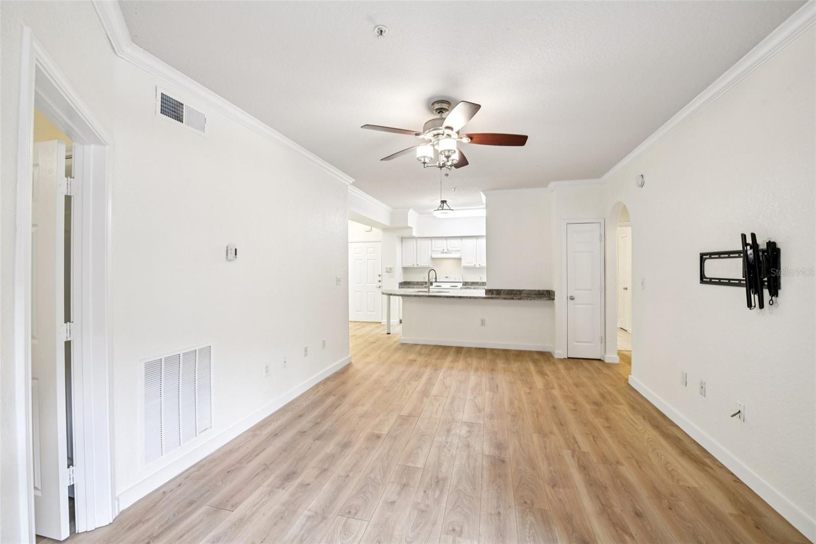 911 N ORANGE AVE #101, ORLANDO, FL, 32801