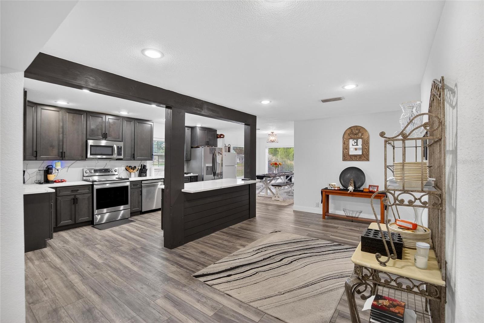 723 W PINEDALE DR, PLANT CITY, FL, 33563