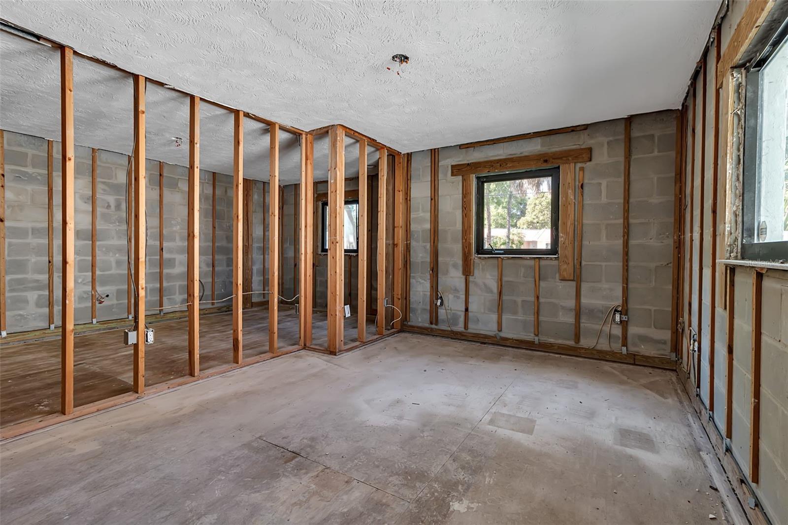 1040 SYLVAN DR, SARASOTA, FL, 34234