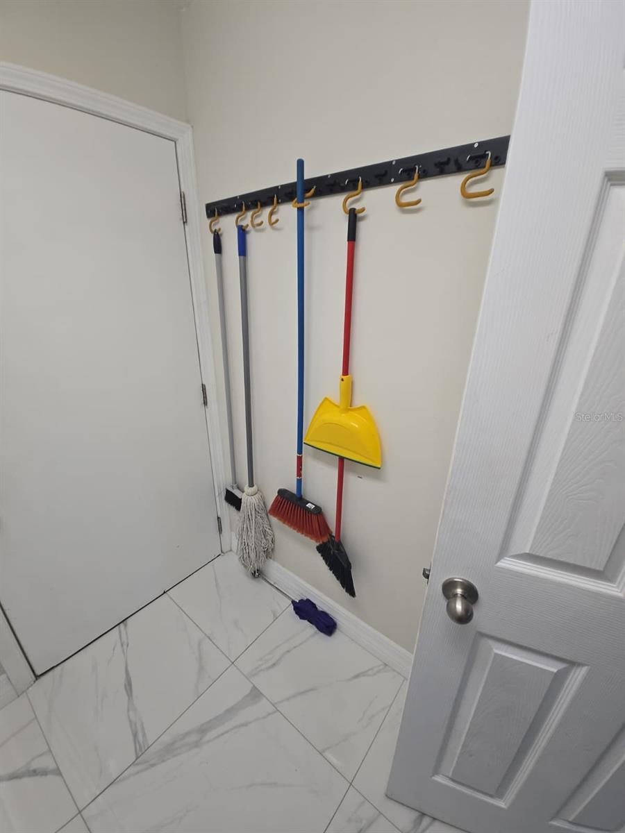 1805 CORAL POINT DR, CAPE CORAL, FL, 33990