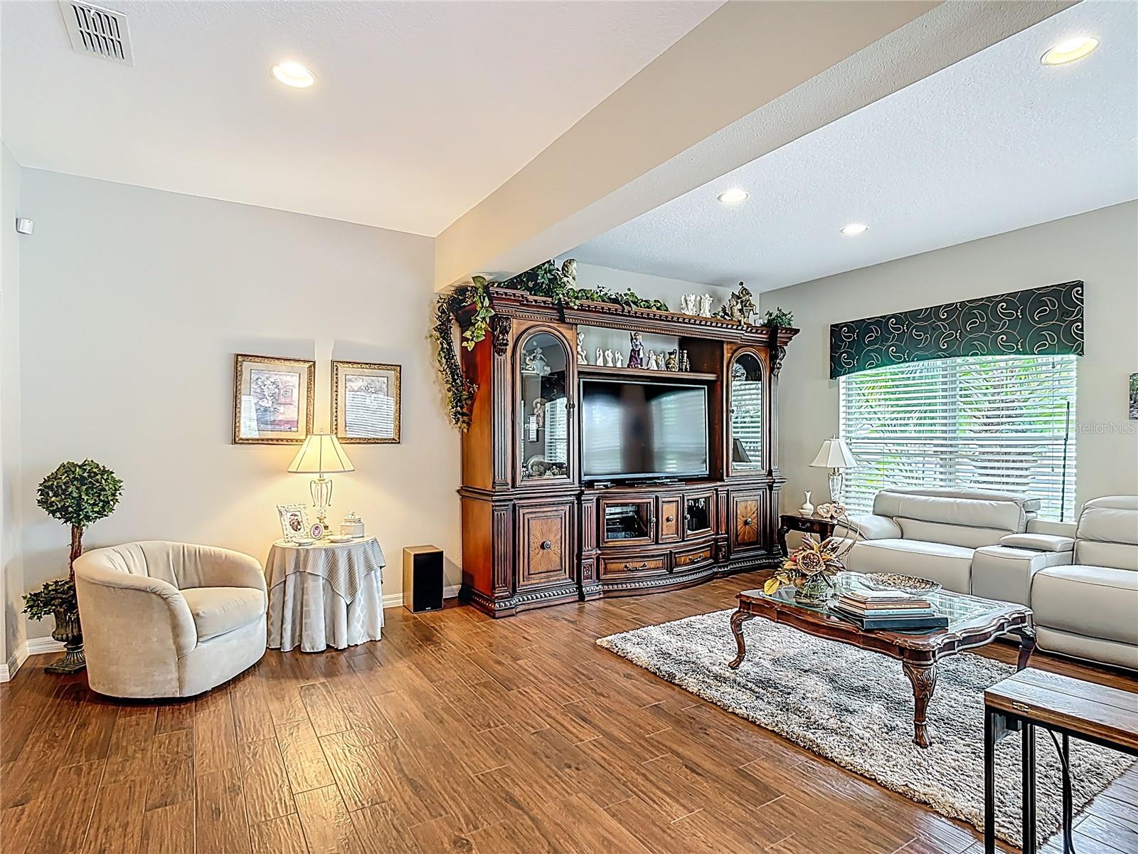352 HAMRICK DR, KISSIMMEE, FL, 34759