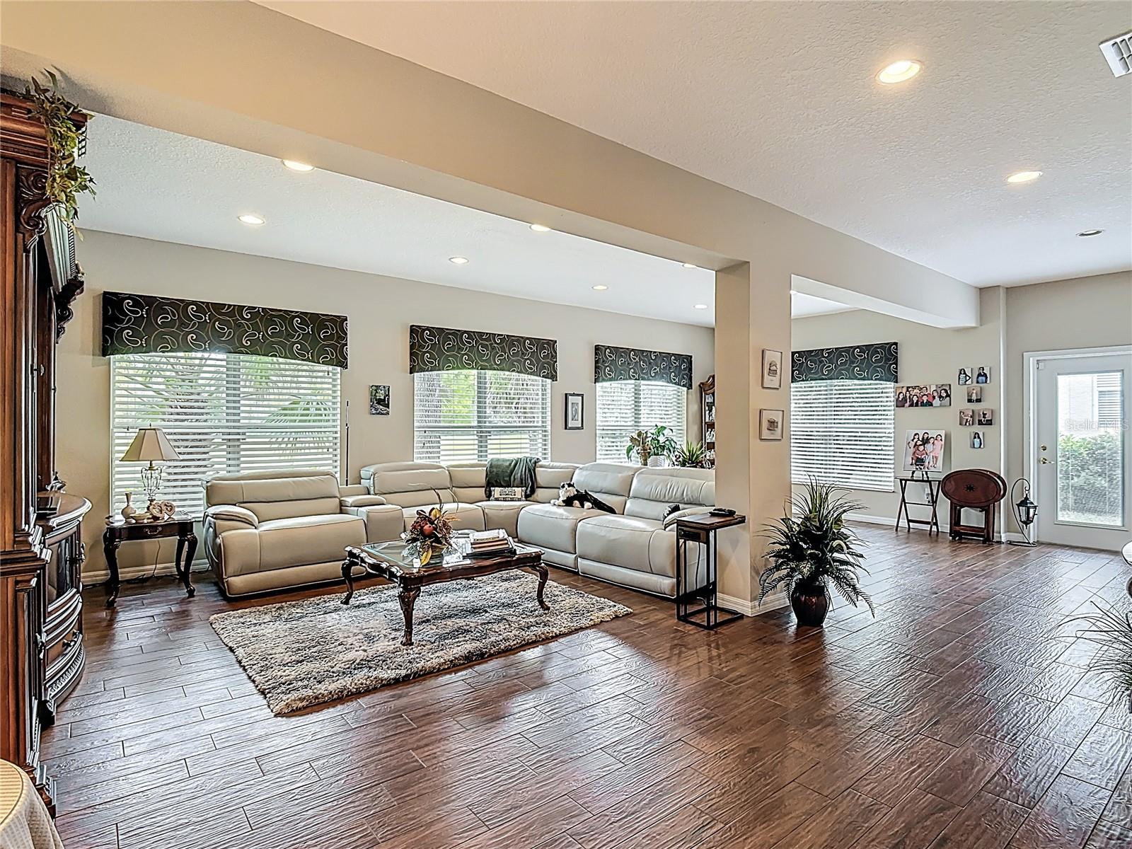 352 HAMRICK DR, KISSIMMEE, FL, 34759