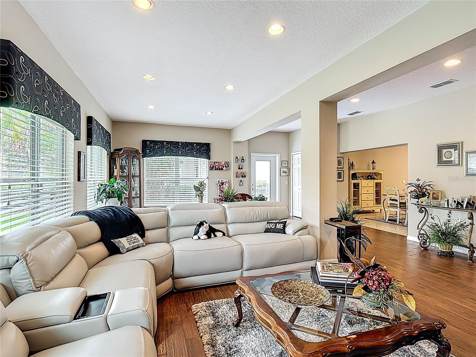352 HAMRICK DR, KISSIMMEE, FL, 34759
