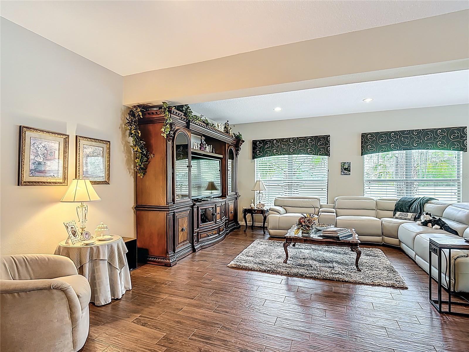352 HAMRICK DR, KISSIMMEE, FL, 34759