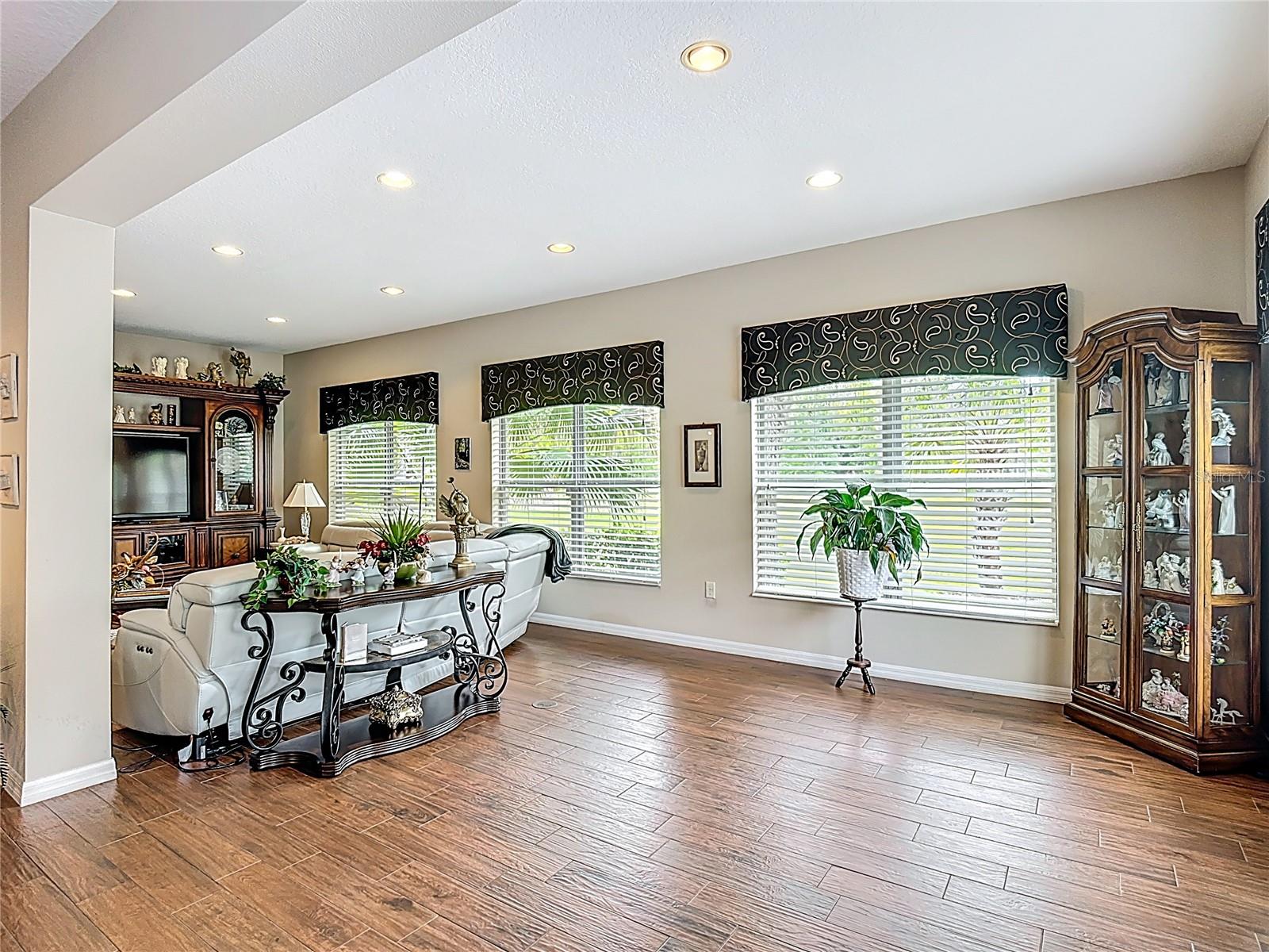 352 HAMRICK DR, KISSIMMEE, FL, 34759
