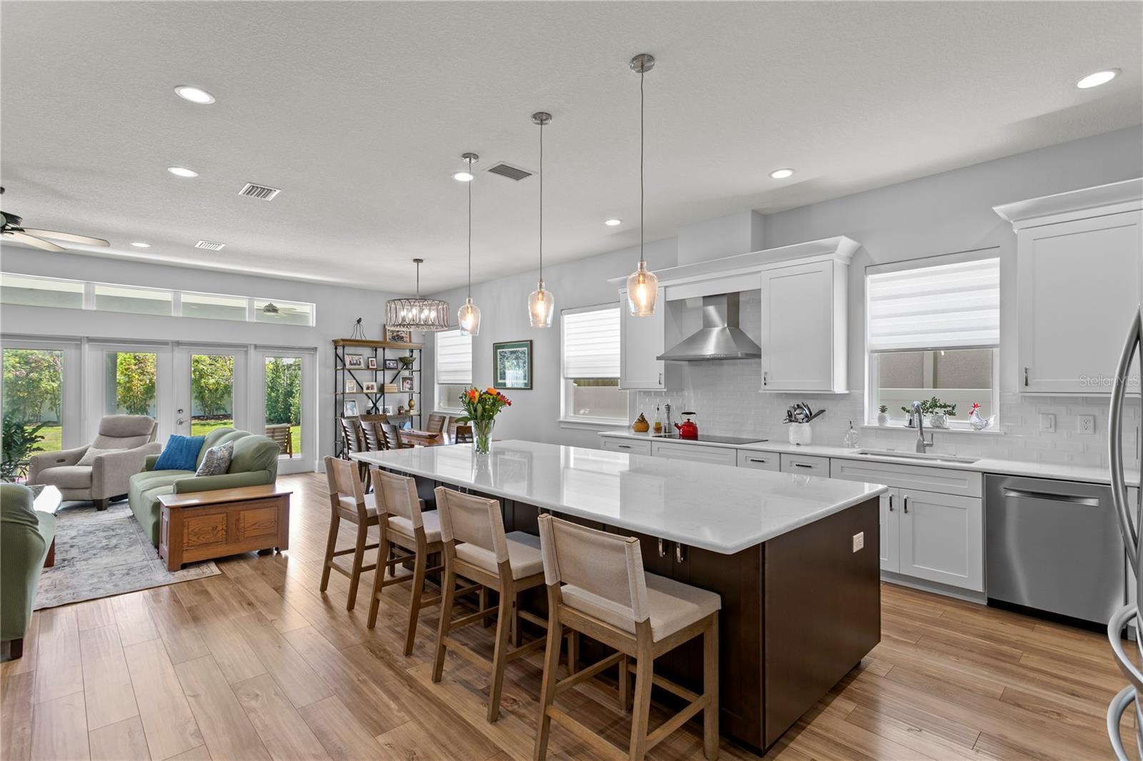 Step right into the open concept kitchen / family great room