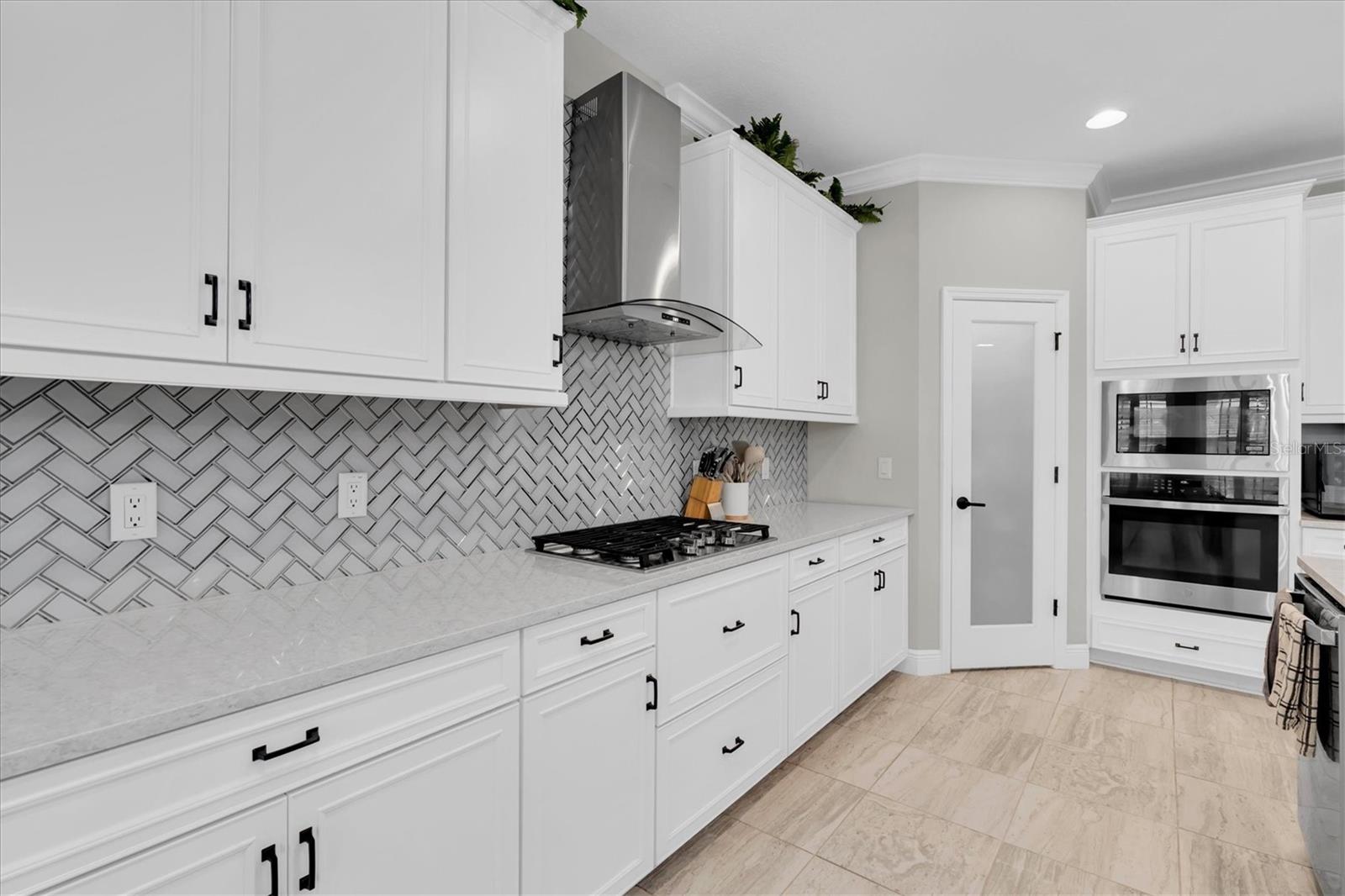 PLENTY OF CABINET & COUNTER SPACE