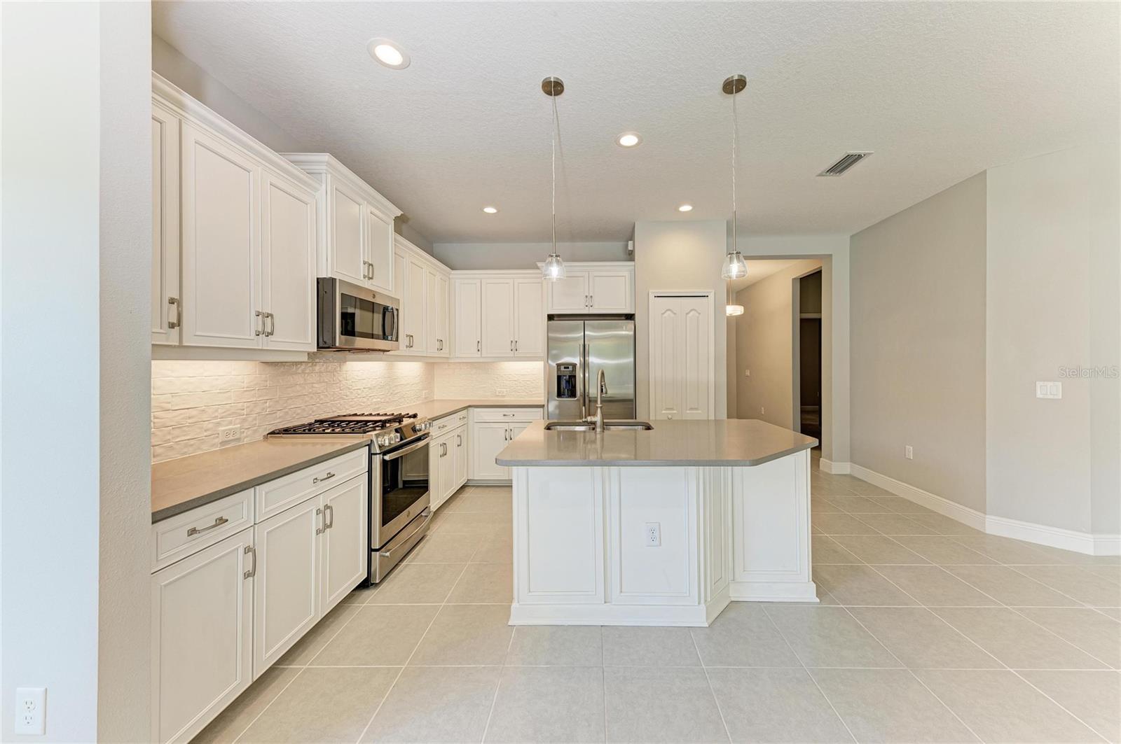 328 CASALINO DR, NORTH VENICE, FL, 34275