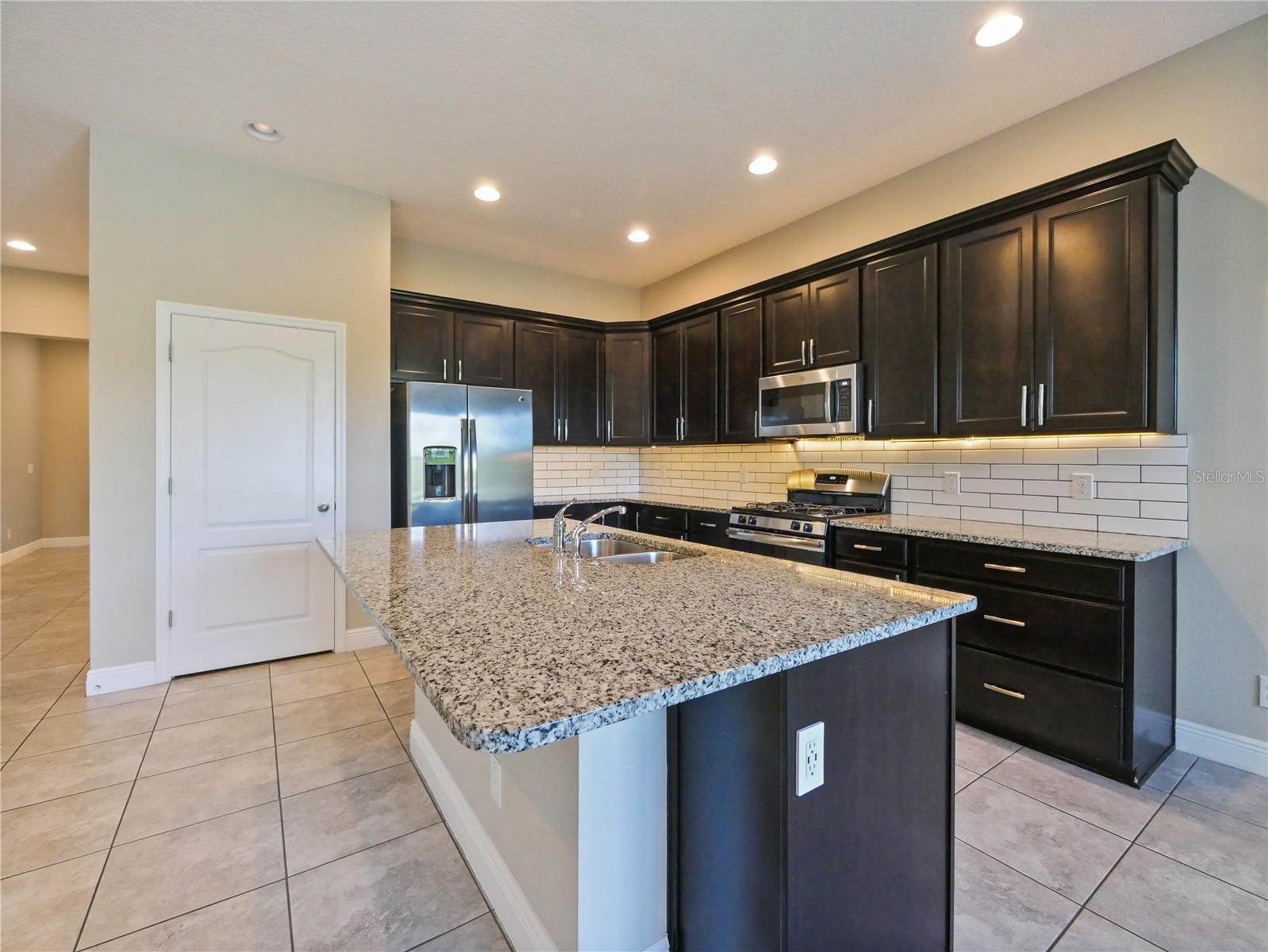 1064 GRAND HILLTOP DR, APOPKA, FL, 32703