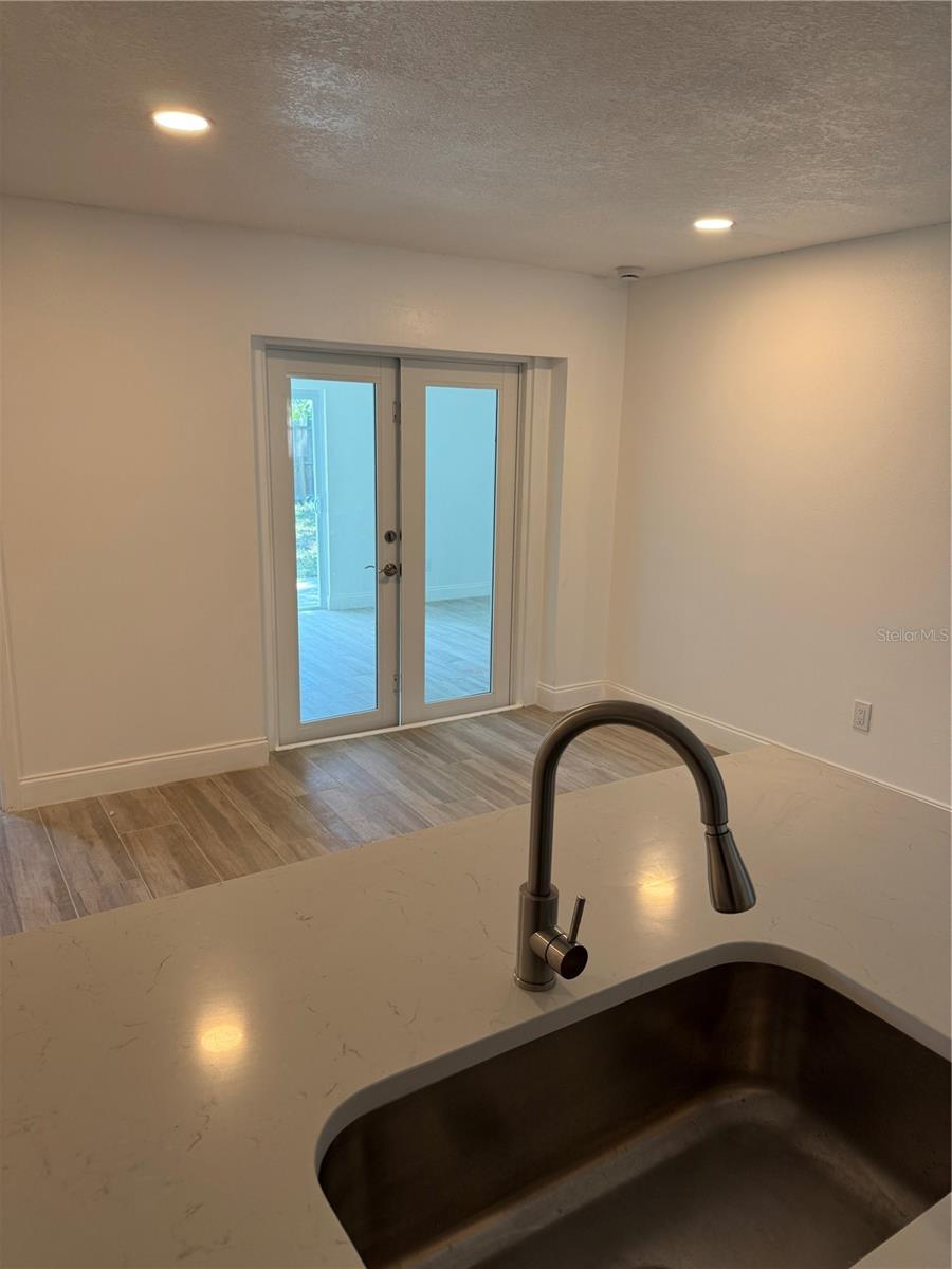 8201 RIVERSIDE DR NE, ST PETERSBURG, FL, 33702
