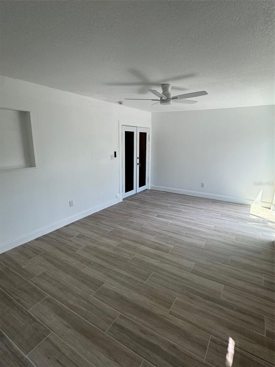 8201 RIVERSIDE DR NE, ST PETERSBURG, FL, 33702