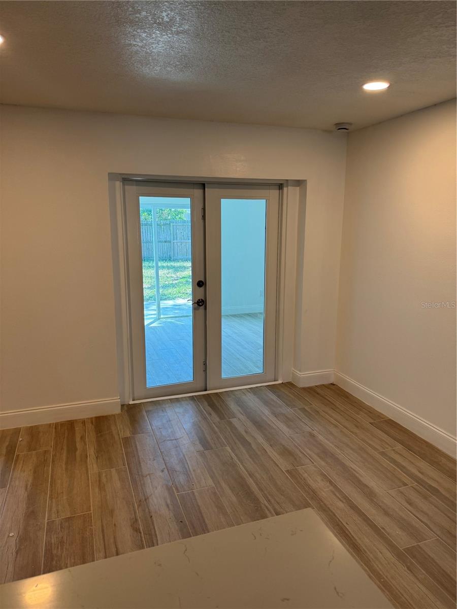 8201 RIVERSIDE DR NE, ST PETERSBURG, FL, 33702