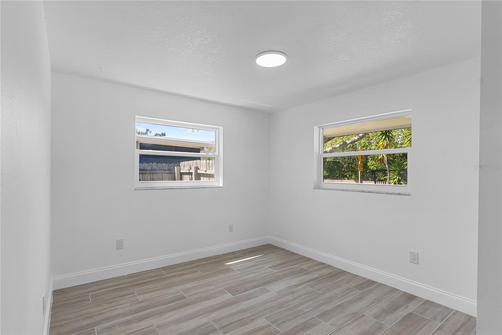 8201 RIVERSIDE DR NE, ST PETERSBURG, FL, 33702